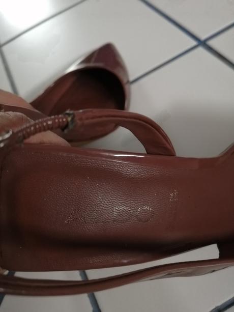 Zaujímavé topanky, 37