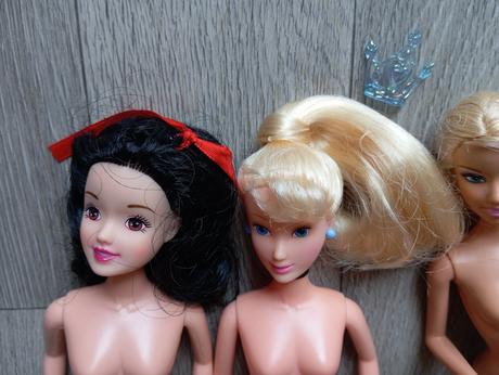 Barbie, snehulienka a popoluška,