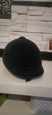 Jazdecká prilba fouganza zamatová čierna,