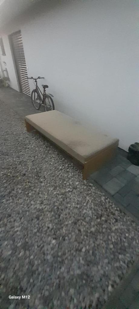 Postel s úložným priestorom, 