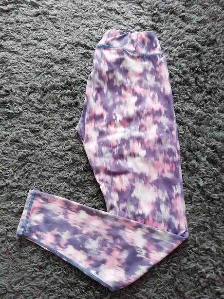 Športové legíny, l