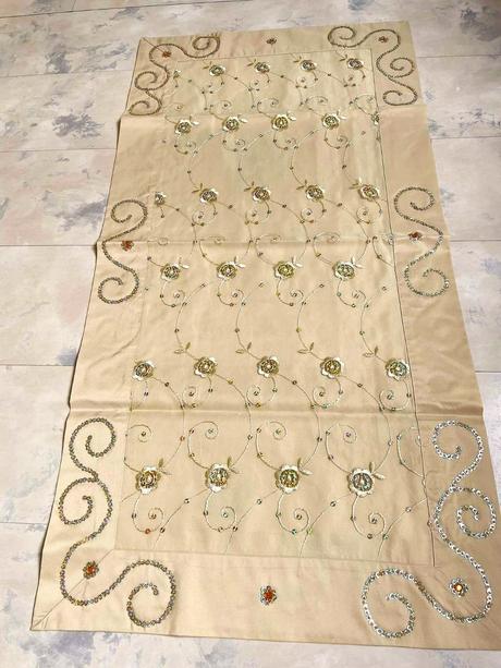 Luxusný sviatočný obrus 100 x 50 cm,