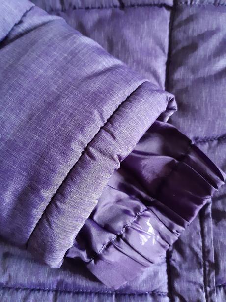 Fialová vetrovka, s.a.m.,m