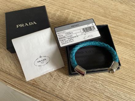 Prada náramok, prada