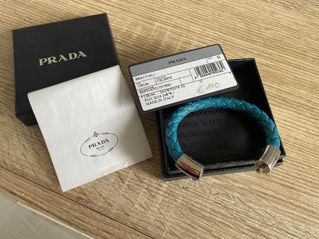 Prada náramok, prada