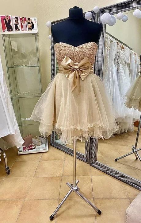 Krátke šaty vo veľkosti s, s