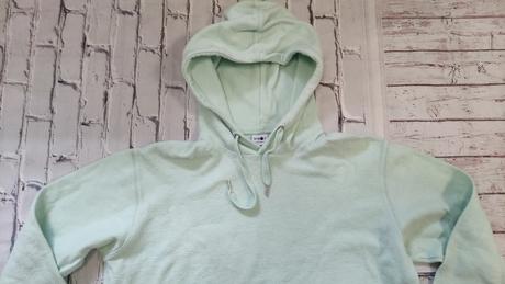 Mikina no nationality, m