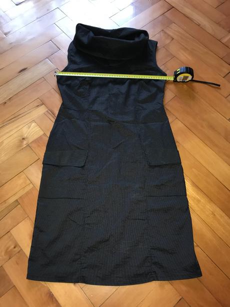 Čierne páskované šaty, s