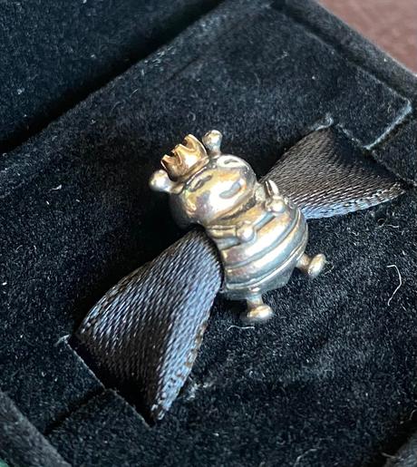 Pandora bicolor včielka, pandora