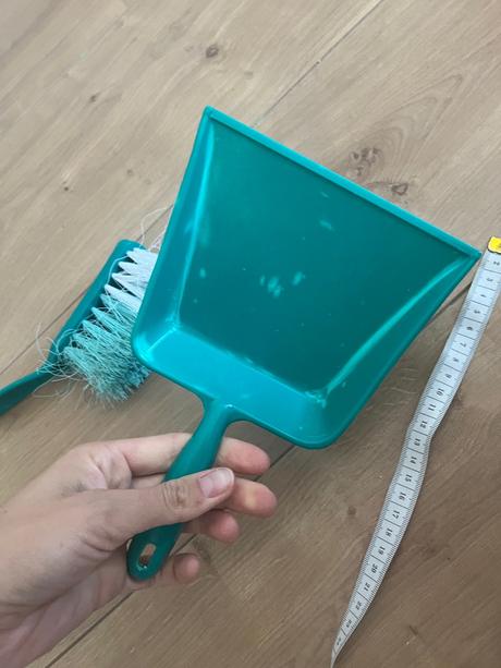 Metlička a smetár, 