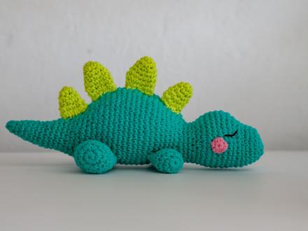 Spinkajúci dinosaurus 22 cm, 