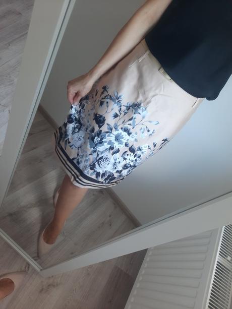 Kvalitná sukňa, 42