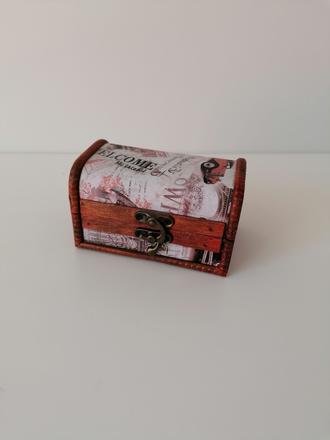 Drevena sperkovnica, 