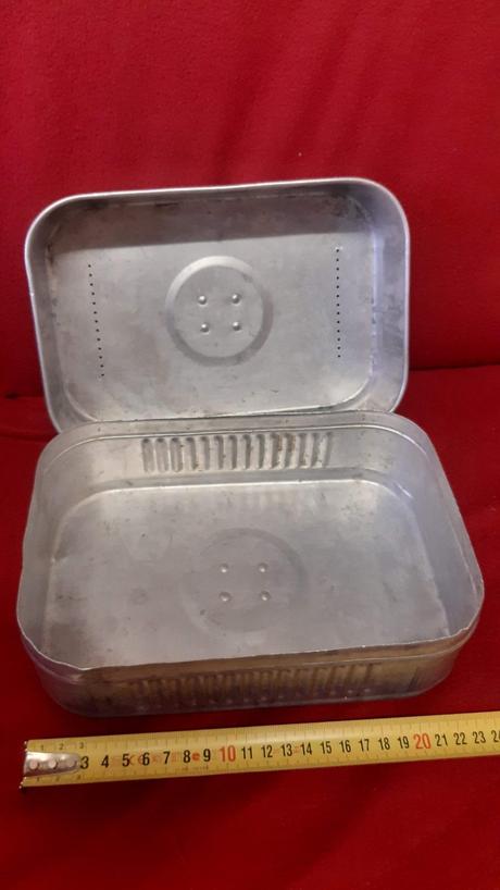 Predám plechovú krabicu., 