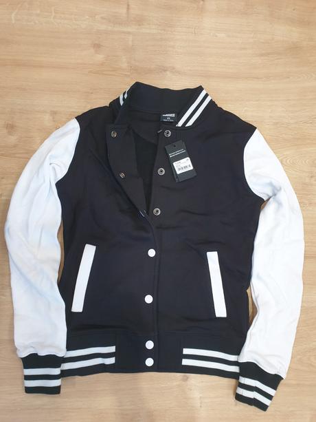 Nová bunda  college sweatjacket blk/wht veľkosť xs, xs