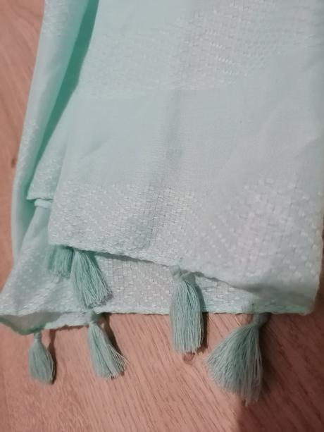 Šatka so strapcami, 