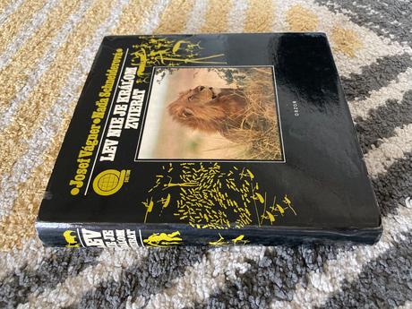 Lev nie je kráľom zvierat-prvé vyd.1981, 