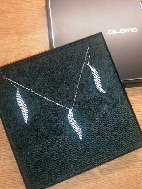 Strieborná retiazka s príveskom a náušnice, 