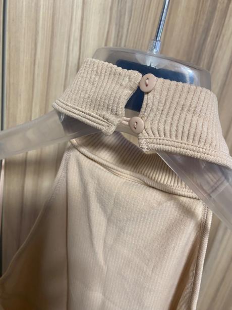 Šaty s kamienkami, bershka