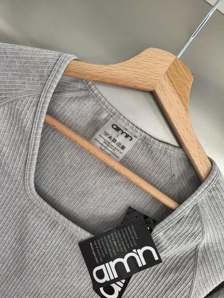 Aimn športový rebrovaný elastický kvalitný top l, l / m