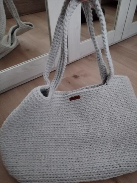 Kabelka bledosivá, nádherná ručná práca, 