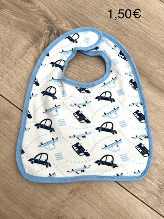 Látkový podbradník s autami,