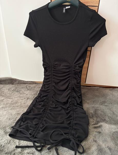 Obtiahnuté šaty, h&m,xs