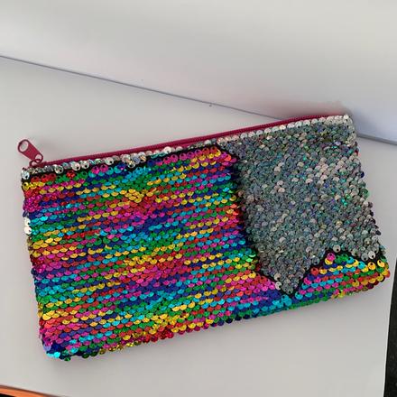 Kozmetická taštička s preklápacími flitrami, 