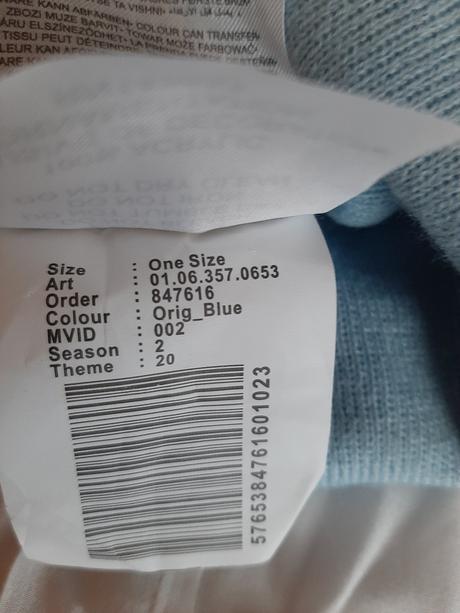 Bledomodrá čiapka streetstyle, 