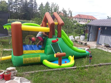 Skakaci hrad prenajom, 