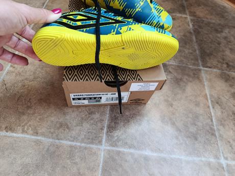Halovky a kopačky, umbro,33