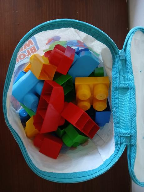 Farebná stavebnica od fisher price,