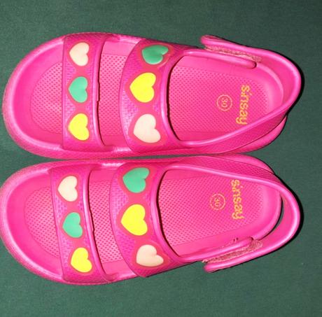 Predám dievčenské sandálky veľ.30, 30