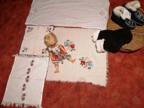 Bábika v kroji 44 cm, 