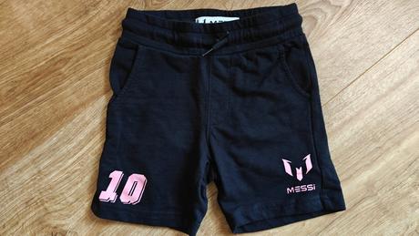 Messi čierne kraťasy, 110