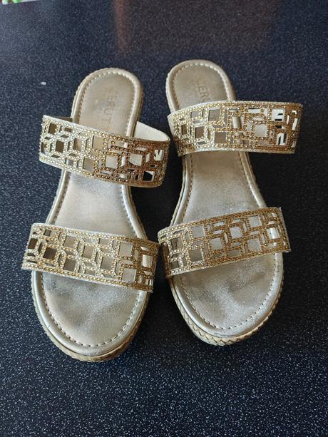 Šľapky na platforme, 39