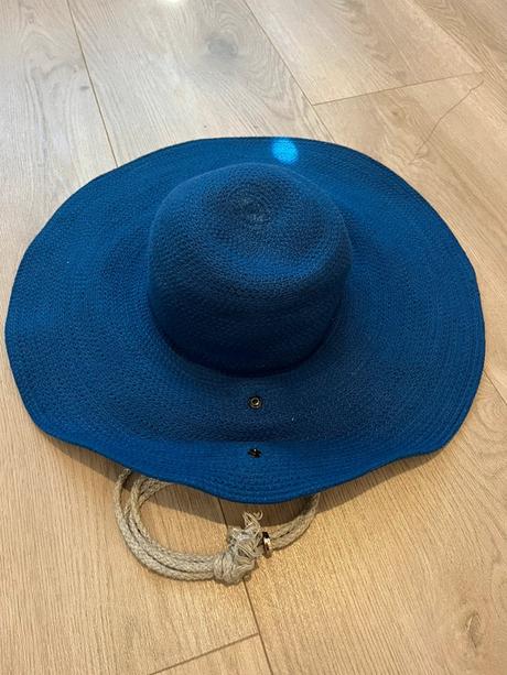 Krásny modrý bavlnený klobúk, 