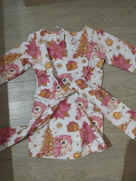 Predám vianočné saty, 104