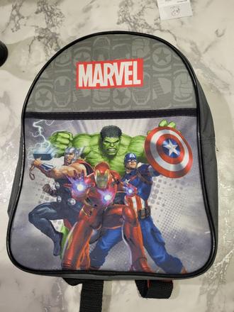 Malý batoh marvel,