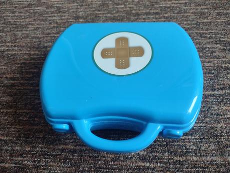 Tekutý piesok s kufríkom, 