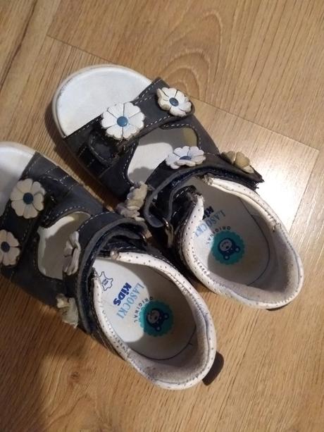 Sandálky, lasocki,24