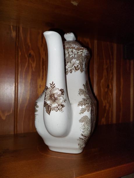 Starožitný čajník,