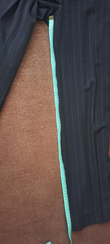 Nohavicový kostým, 36