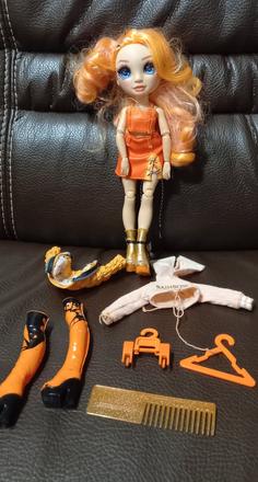 Rainbow high bábika poppy rowan,