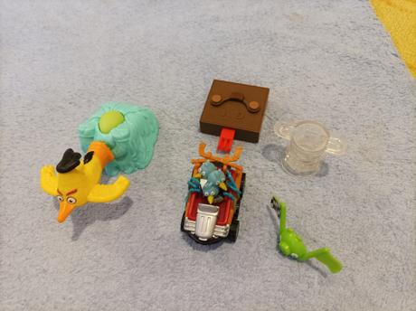 Angry birds odpaľovacie rampy, auto, vták, 