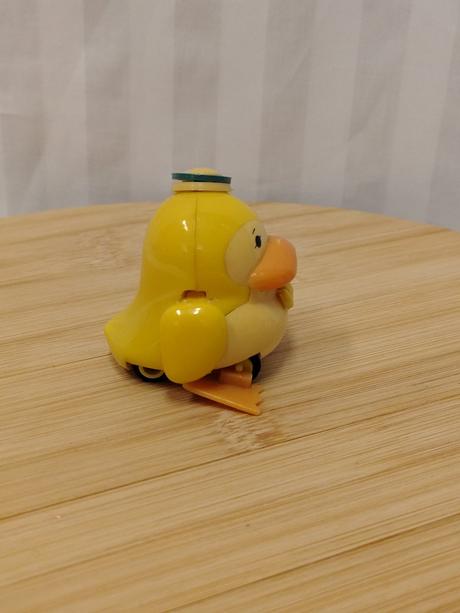 Zberat retro mechanická kačka na kolieska 80. roky, 