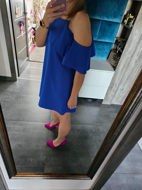 Tmavomodré šaty s volánom, m