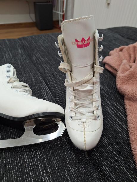 Dievčenské korčule na ľad, crowned,29