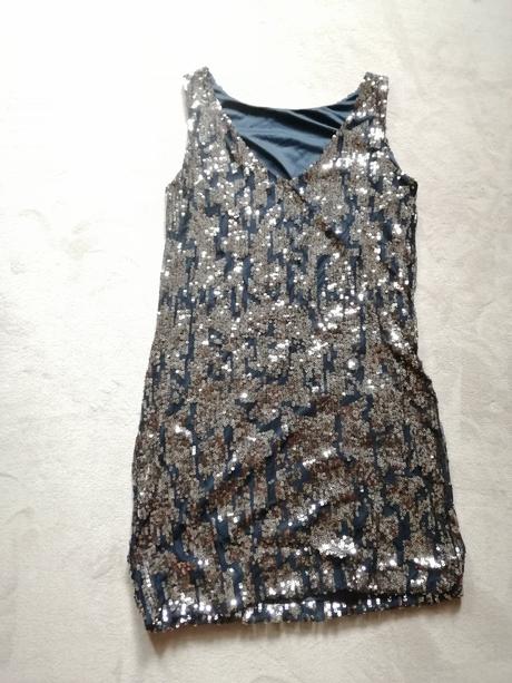 Čierne so zlatými filtrami šaty, m