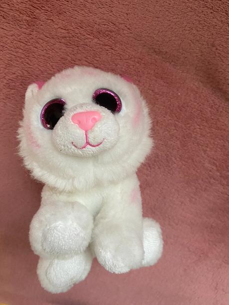 Plyšová hračka s veľkými očami,